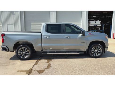 Used 2023 Chevrolet Silverado 1500 RST w/ Z71 Off-Road Package AWD/4WD image 9