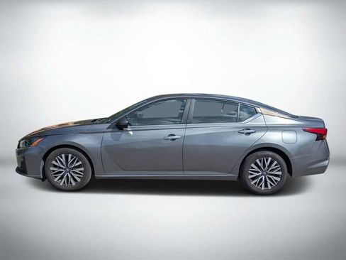 Used 2023 Nissan Altima 2.5 SV FWD image 6
