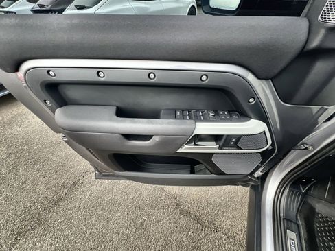 Used 2021 Land Rover Defender 110 X-Dynamic SE image 15