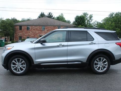 Used 2020 Ford Explorer XLT w/ Equipment Group 202A AWD/4WD image 5