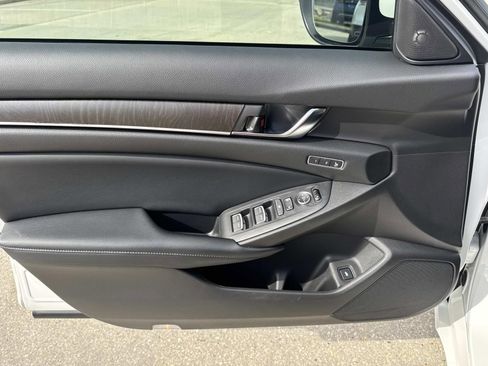 Used 2018 Honda Accord Touring image 18