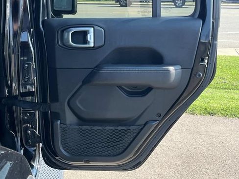 Used 2021 Jeep Wrangler Unlimited Sahara AWD/4WD image 19