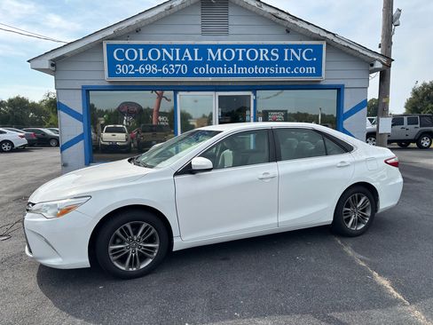 Used 2015 Toyota Camry LE image 1