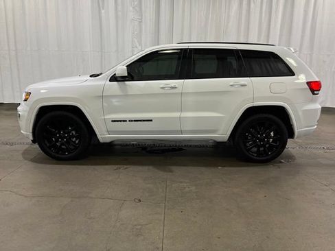 Used 2019 Jeep Grand Cherokee Altitude AWD/4WD image 7