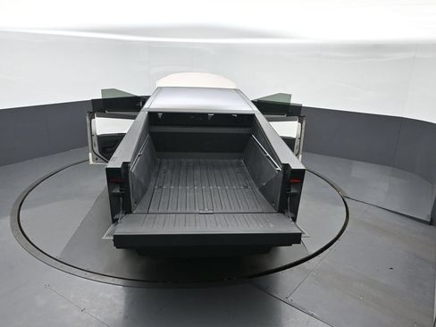 Used 2024 Tesla Cybertruck AWD Crew Cab image 44