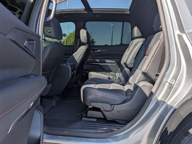Used 2025 Chevrolet Traverse RS w/ LPO, Floor Liner Package FWD image 14