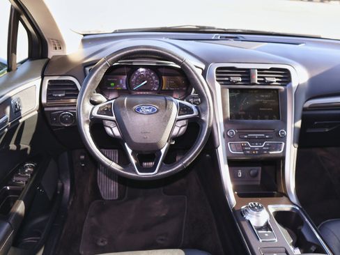 Used 2018 Ford Fusion SE w/ Equipment Group 602A image 15