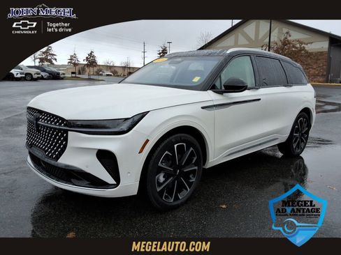 Used 2024 Lincoln Nautilus Reserve image 1