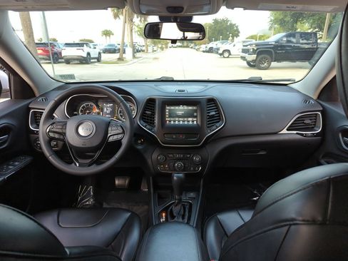 Used 2020 Jeep Cherokee Latitude Plus FWD image 19