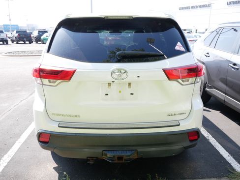 Used 2019 Toyota Highlander XLE AWD/4WD image 8