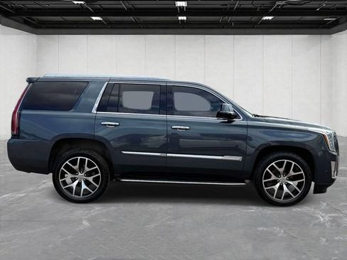 Used 2019 Cadillac Escalade Luxury AWD/4WD image 6