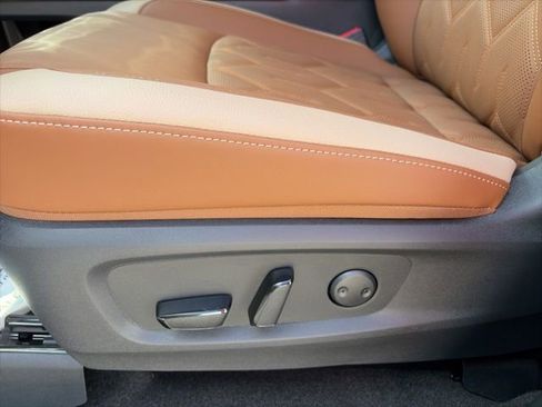 New 2026 Nissan Pathfinder Platinum image 11