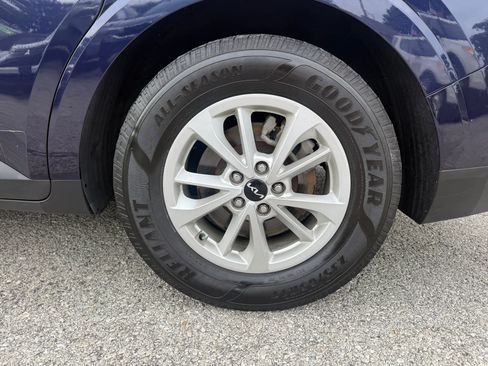 Used 2024 Kia Carnival LX FWD image 25