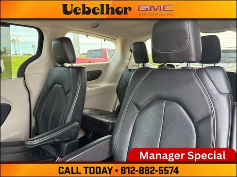 Used 2022 Chrysler Pacifica Touring-L FWD image 19