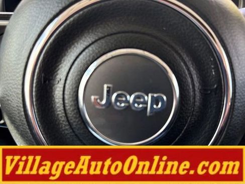 Used 2019 Jeep Renegade Latitude w/ Cold Weather Group AWD/4WD image 23