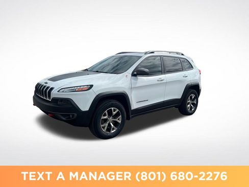Used 2017 Jeep Cherokee Trailhawk AWD/4WD image 1