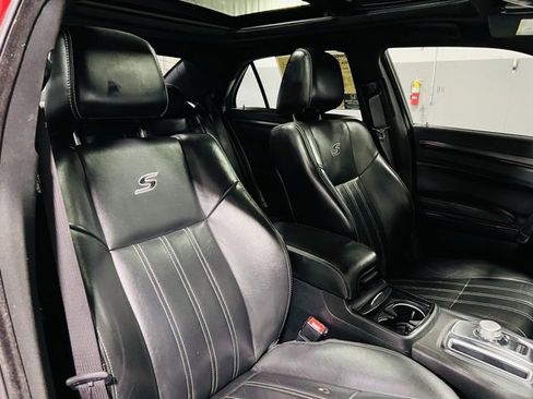 Used 2016 Chrysler 300 S image 33