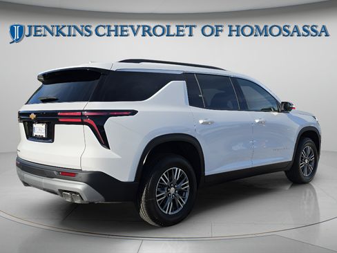New 2027 Chevrolet Traverse LT w/ Driver Confidence Package FWD image 5