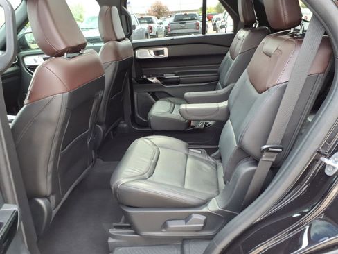 Used 2023 Ford Explorer Platinum w/ Technology Package AWD/4WD image 14