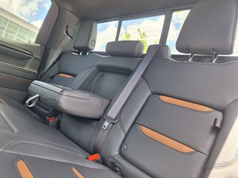 Used 2024 GMC Sierra 1500 AT4 w/ Technology Package AWD/4WD image 25