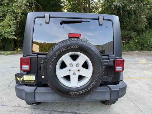 Used 2017 Jeep Wrangler Unlimited Sport w/ Quick Order Package 23S AWD/4WD image 9