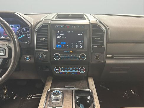 Used 2019 Ford Expedition Limited w/ Equipment Group 302A AWD/4WD image 17