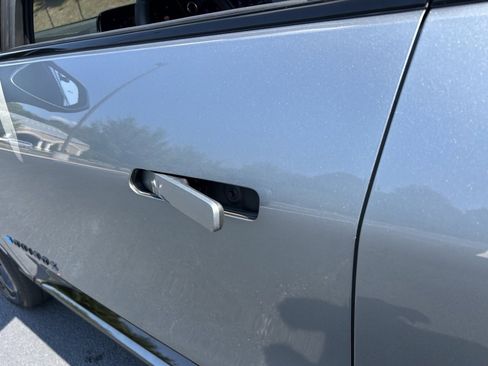 Used 2025 Chevrolet Equinox EV RS image 22