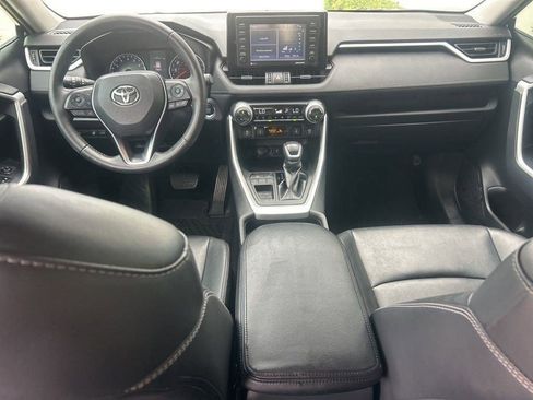 Used 2020 Toyota RAV4 XLE Premium FWD image 11