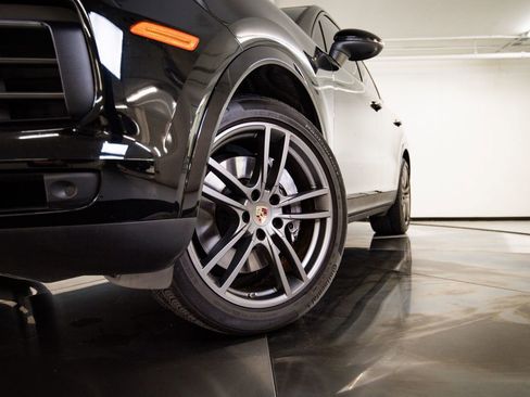 Used 2023 Porsche Cayenne Platinum Edition AWD/4WD image 11