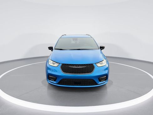 New 2026 Chrysler Pacifica Select w/ S Appearance Package FWD image 3