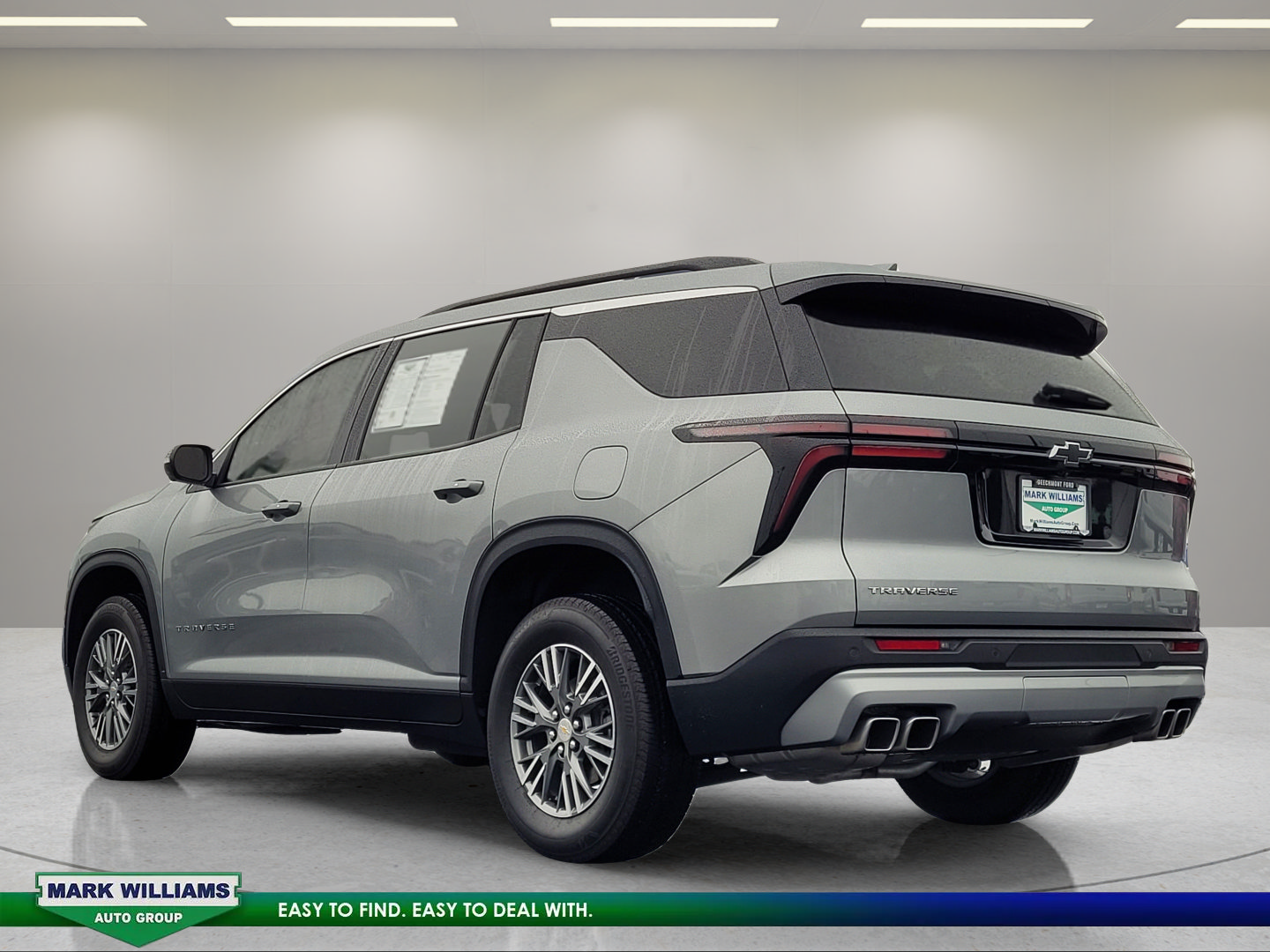 Used 2025 Chevrolet Traverse LT w/ Driver Confidence Package FWD image 6
