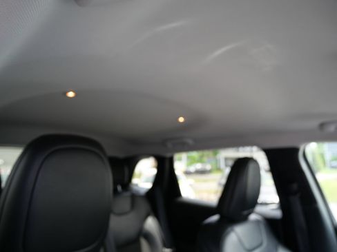 Used 2019 Jeep Cherokee Latitude Plus w/ Cold Weather Group AWD/4WD image 20