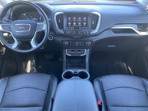Used 2024 GMC Terrain SLT image 17