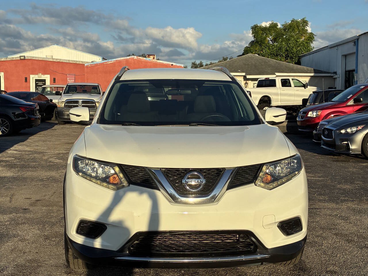 Used 2016 Nissan Rogue S w/ Appearance Package FWD image 2