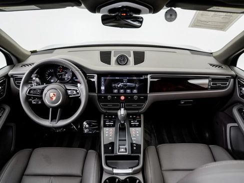 Certified 2026 Porsche Macan AWD/4WD image 20