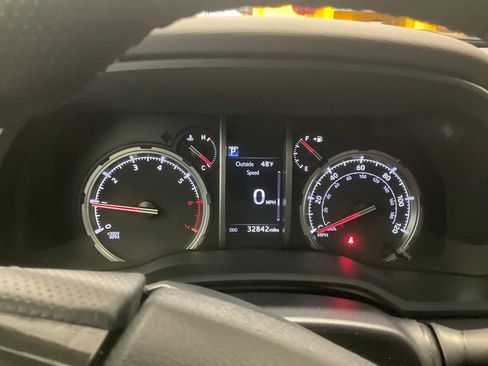 Used 2023 Toyota 4Runner TRD Off-Road Premium w/ Off Road Premium Plus Package AWD/4WD image 17