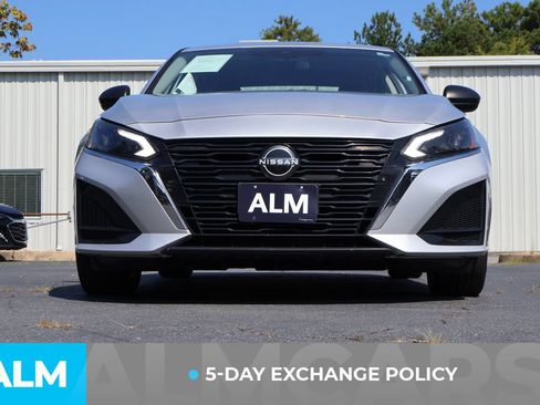 Used 2024 Nissan Altima 2.5 SV FWD image 3