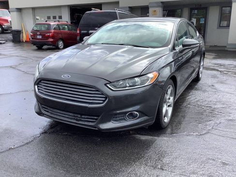Used 2016 Ford Fusion SE FWD image 3