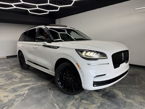 Used 2023 Lincoln Aviator Reserve w/ Jet Appearance Package AWD/4WD image 6