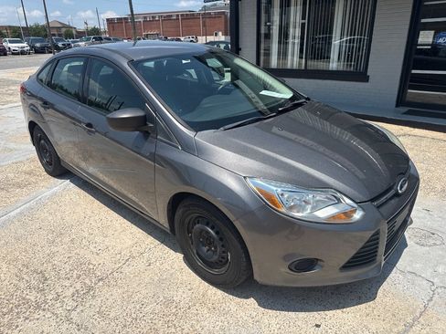 Used 2012 Ford Focus S FWD image 2