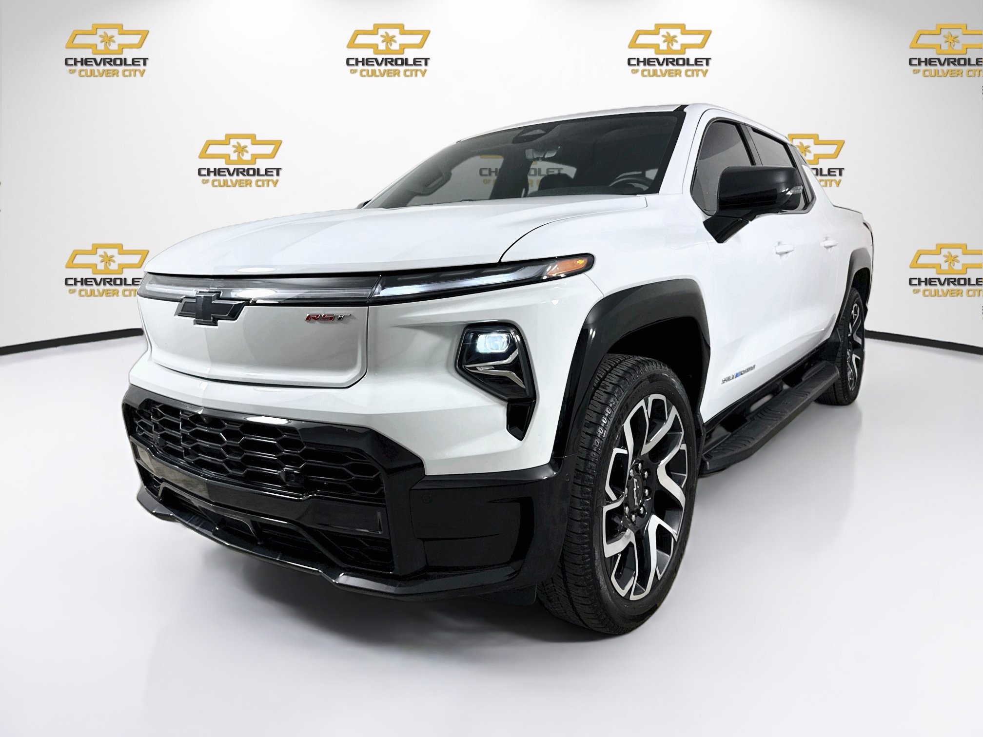 Used 2024 Chevrolet Silverado EV RST AWD/4WD image 3