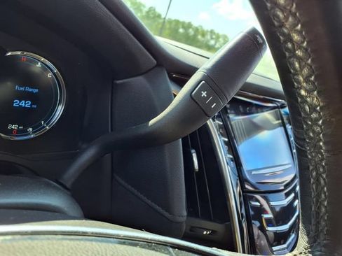 Used 2020 Cadillac Escalade Premium Luxury AWD/4WD image 38