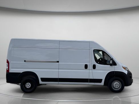 Used 2024 RAM ProMaster 2500 w/ Convenience Group FWD image 2