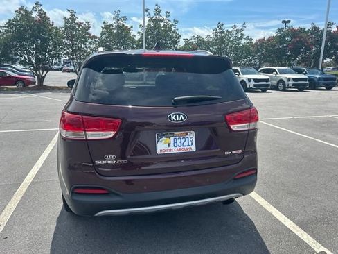 Used 2017 Kia Sorento EX FWD image 4
