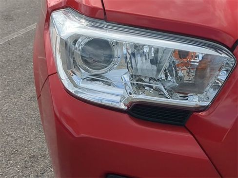 Certified 2022 Toyota Tacoma SR image 10