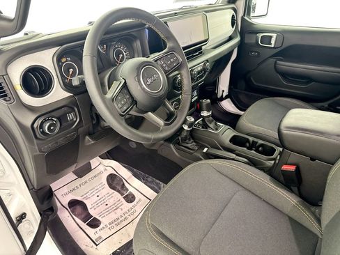 Used 2025 Jeep Wrangler Sport AWD/4WD image 9