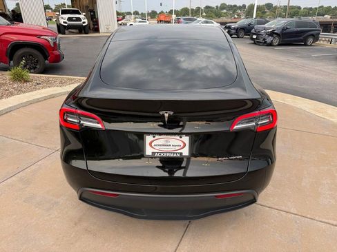 Used 2024 Tesla Model Y Long Range AWD/4WD image 8