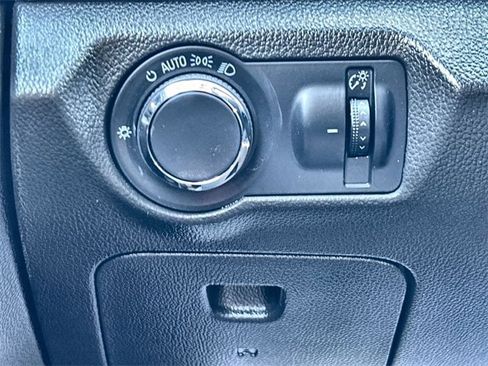 Used 2014 Chevrolet Cruze LT w/ Technology Package image 32