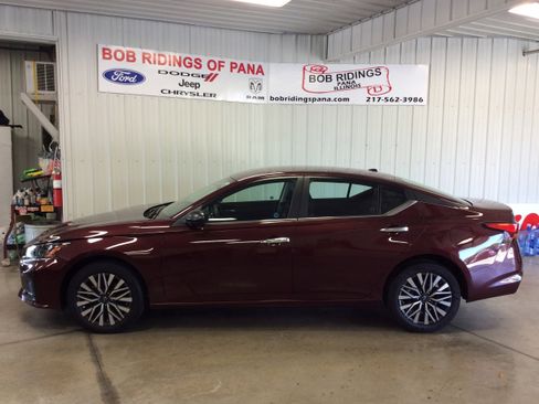 Used 2024 Nissan Altima 2.5 SV image 2