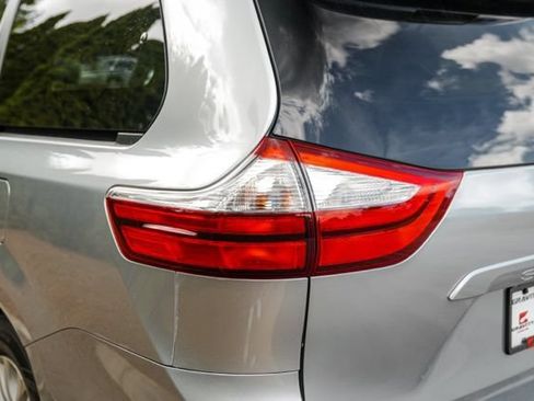 Used 2015 Toyota Sienna XLE w/ XLE Navigation Package FWD image 15